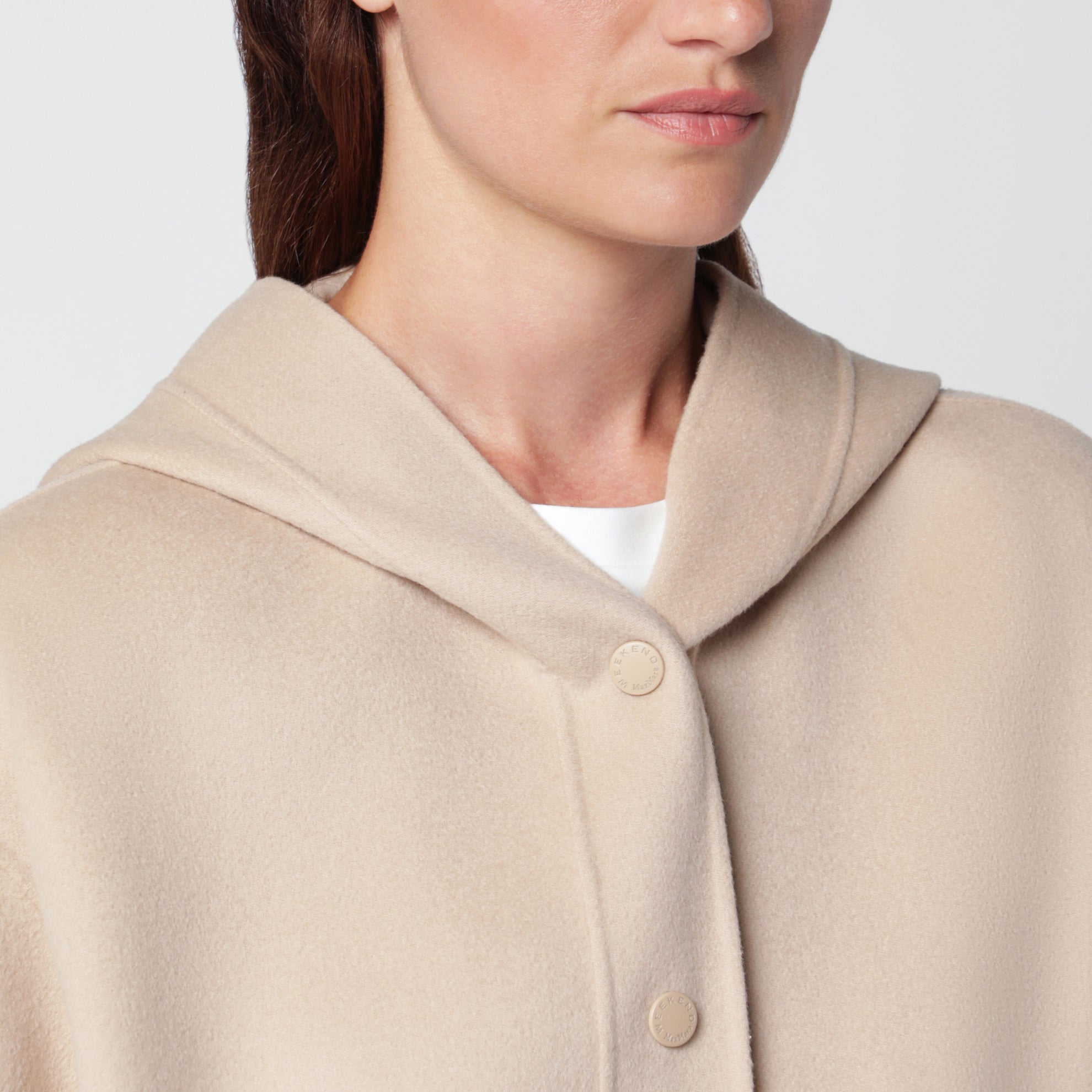 Mandelfarbene Wolljacke mit Kapuze