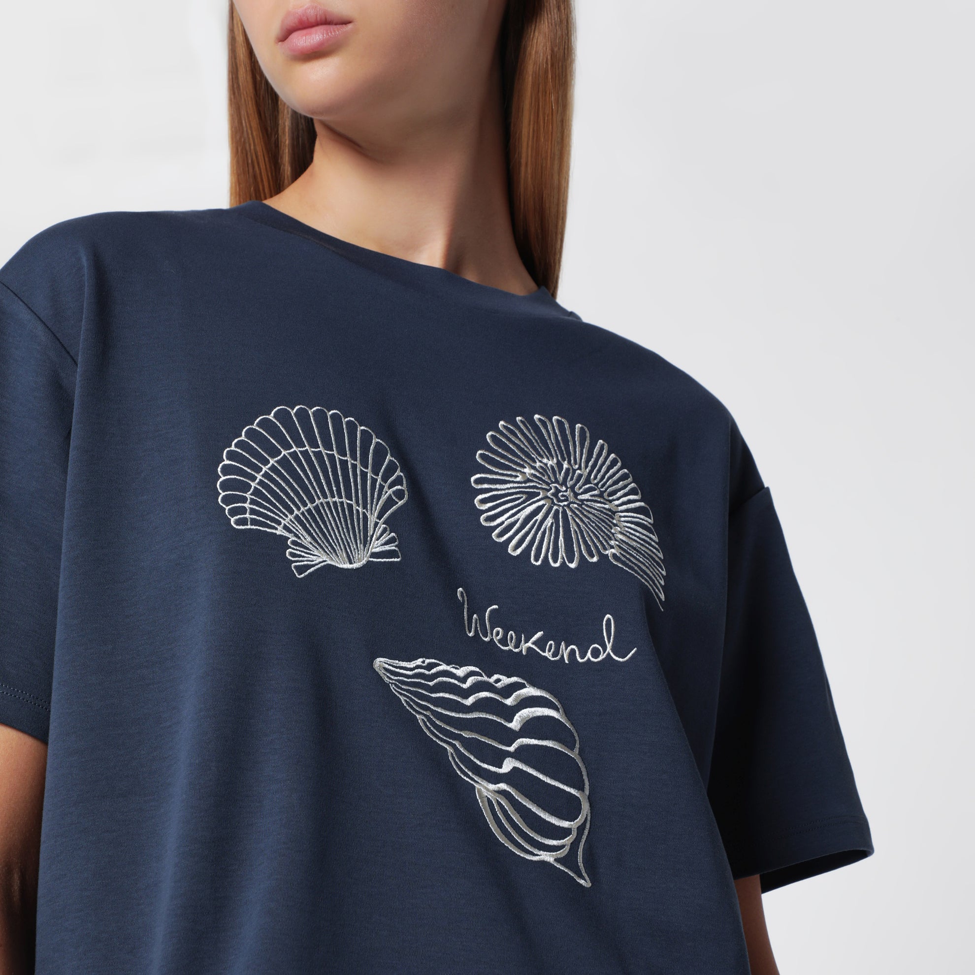 T-shirt en jersey de coton bleu avec broderies