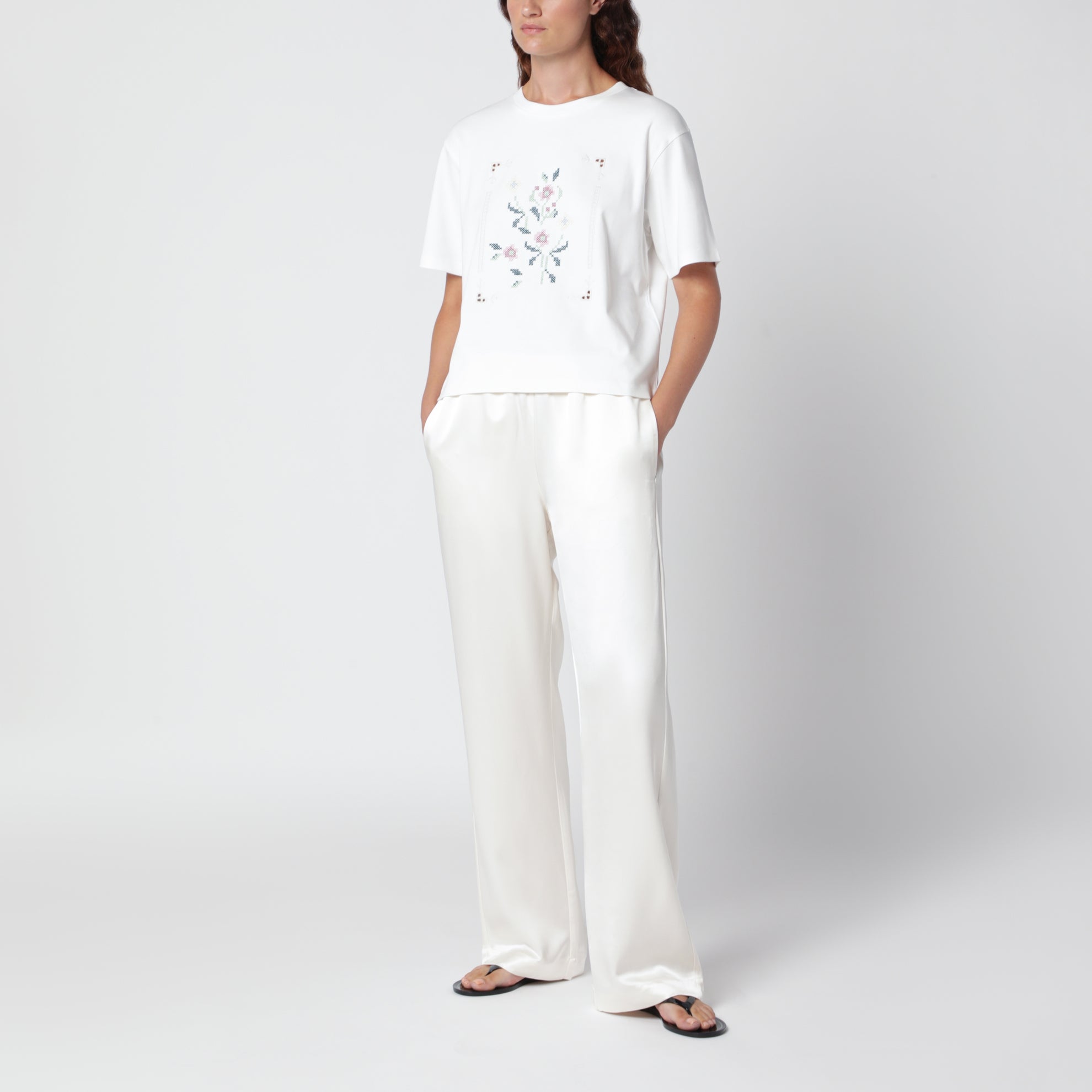 T-shirt blanc en coton avec broderie florale