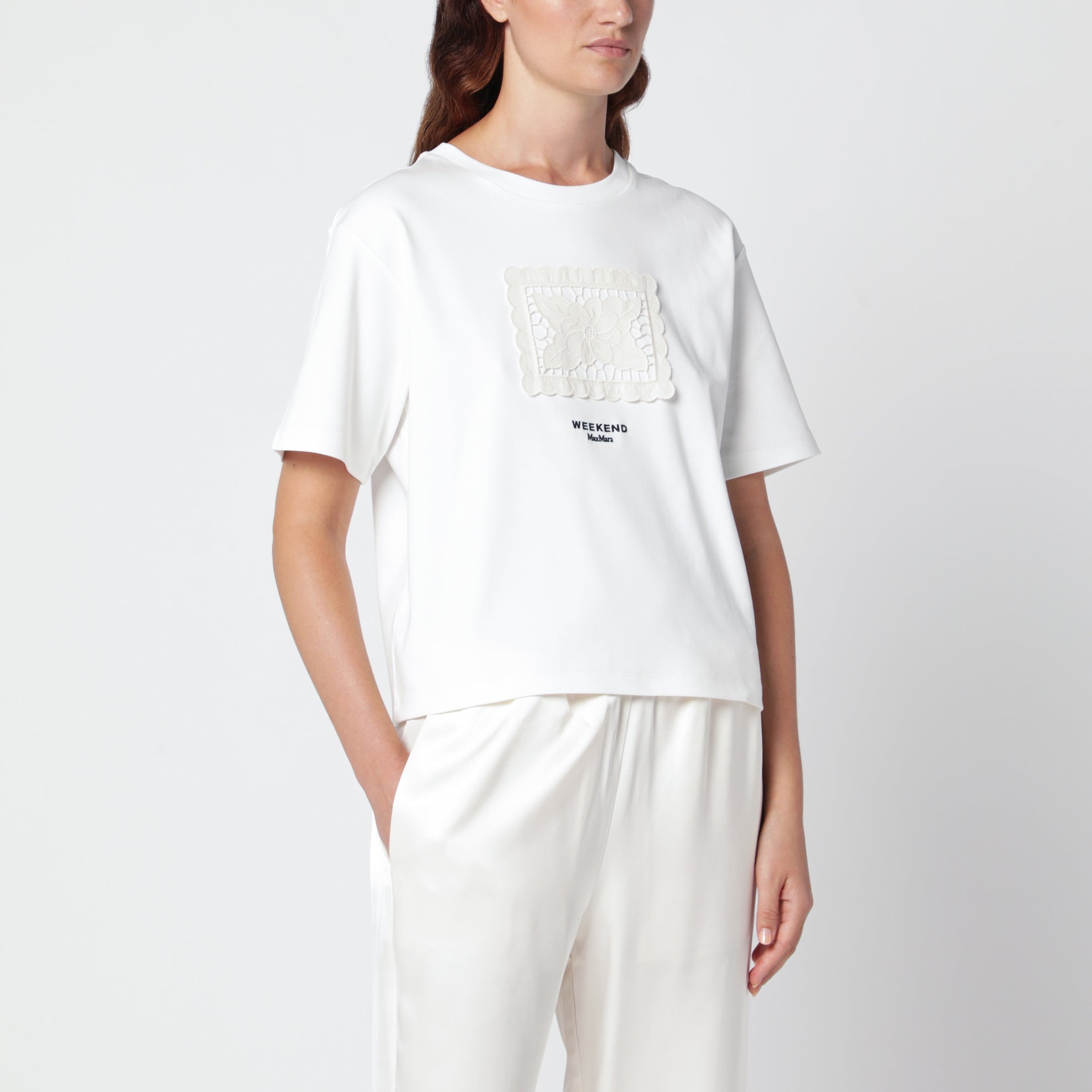 T-shirt blanc en coton avec broderie en dentelle