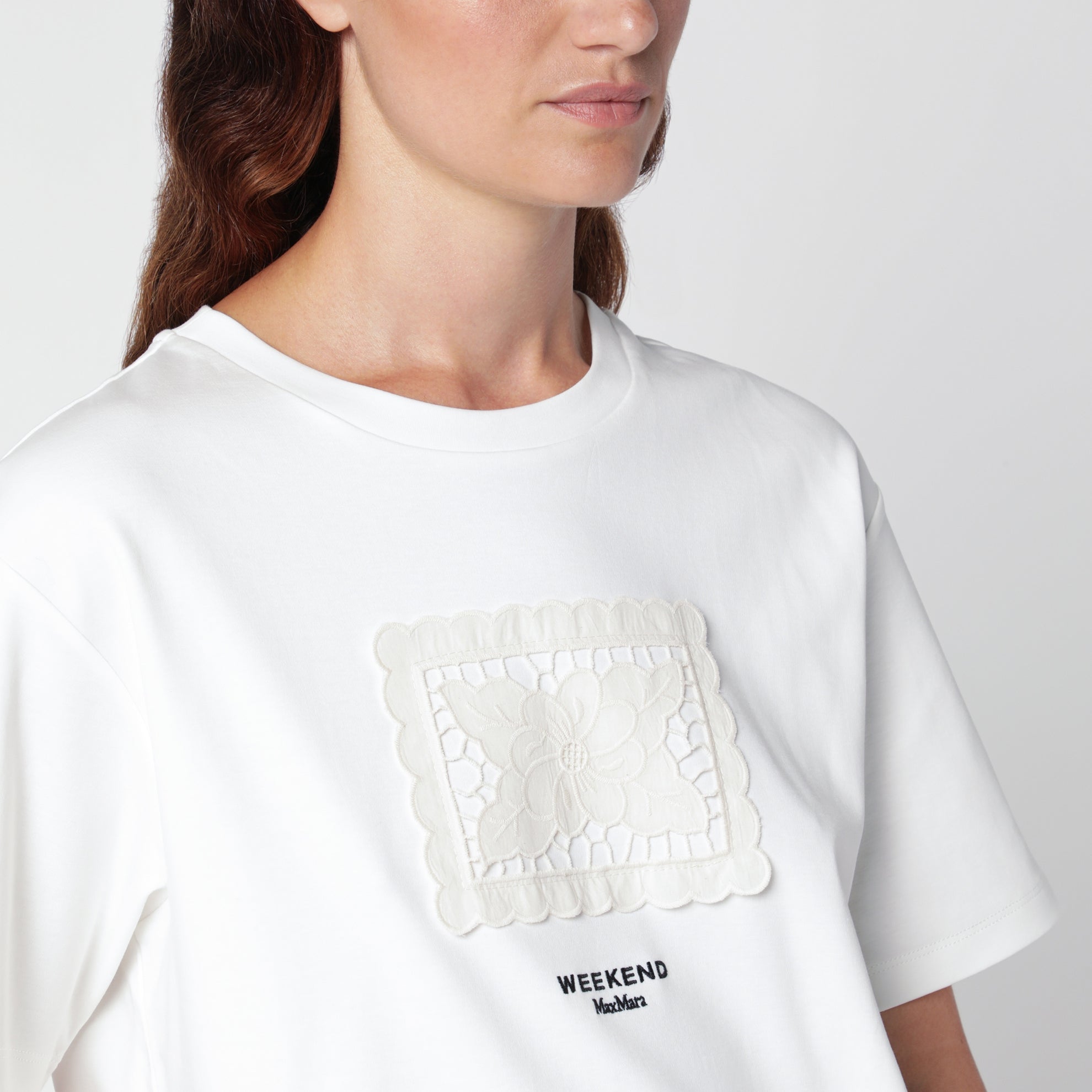 T-shirt blanc en coton avec broderie en dentelle