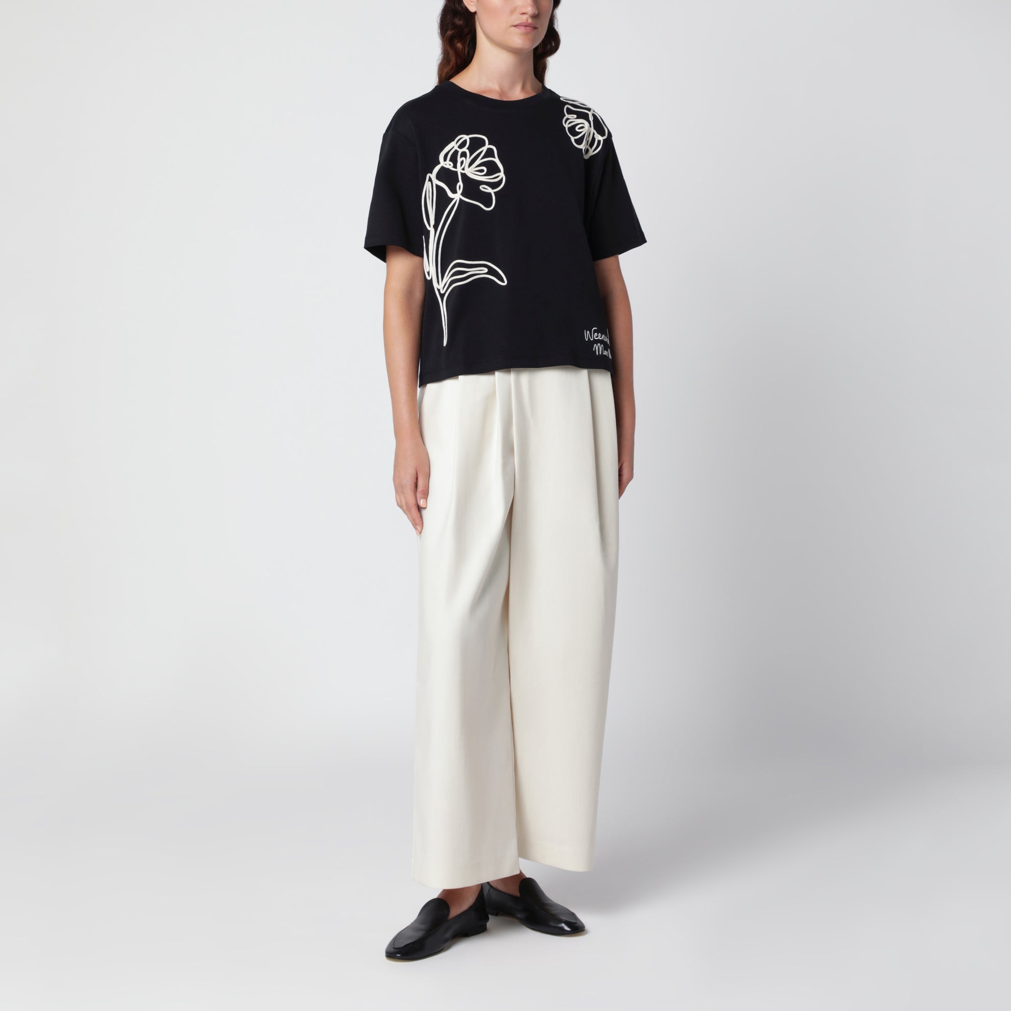 T-shirt noir en coton avec broderie florale
