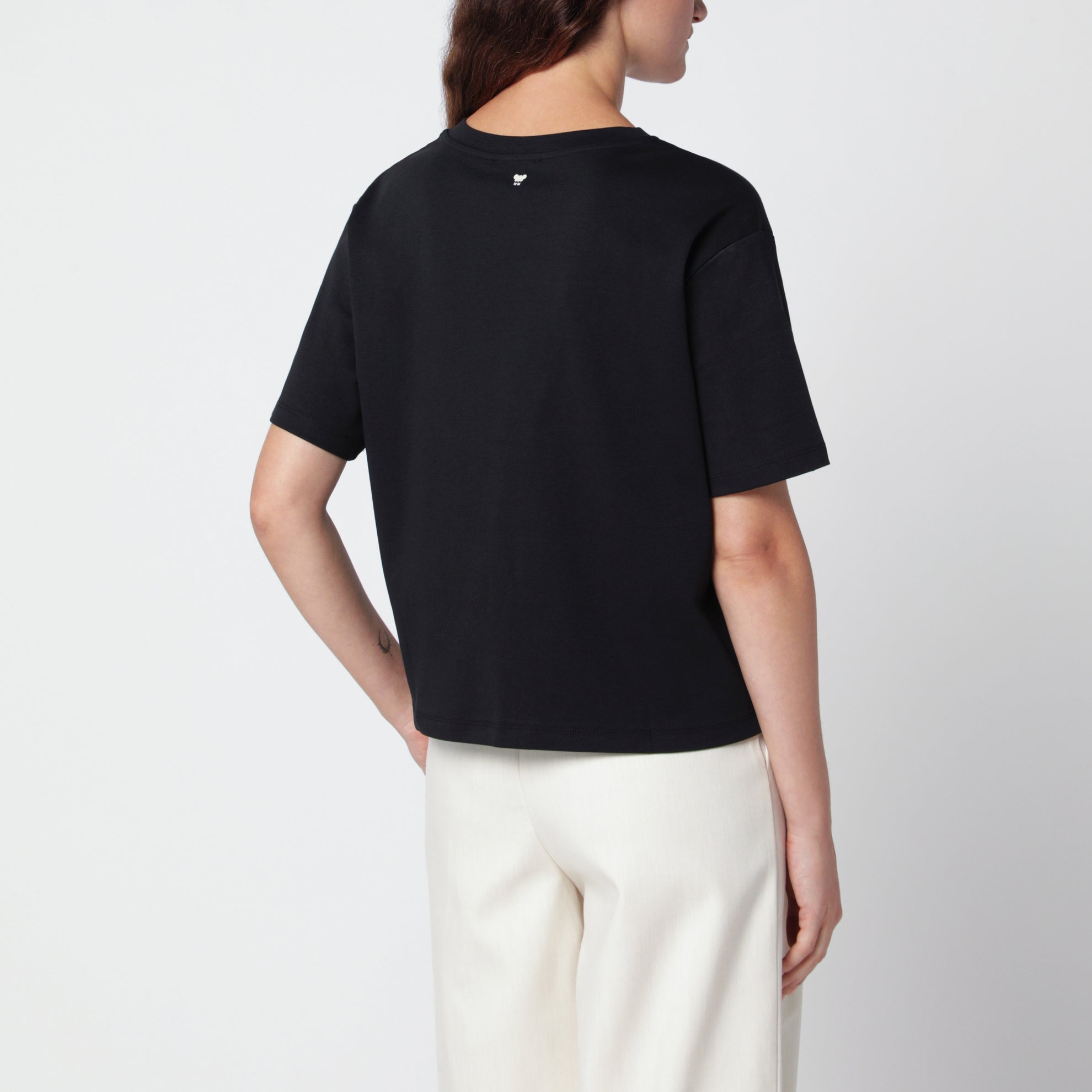 T-shirt noir en coton avec broderie florale