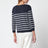 Blau-weiß gestreifter Pullover