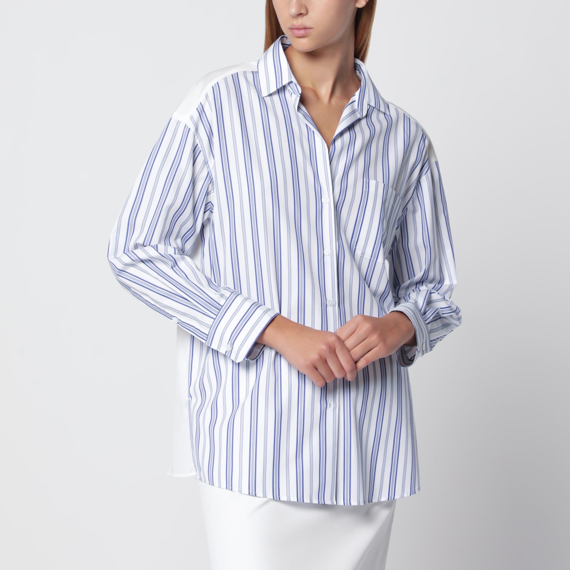 Camicia a righe bianca/blu con inserto in Sangallo