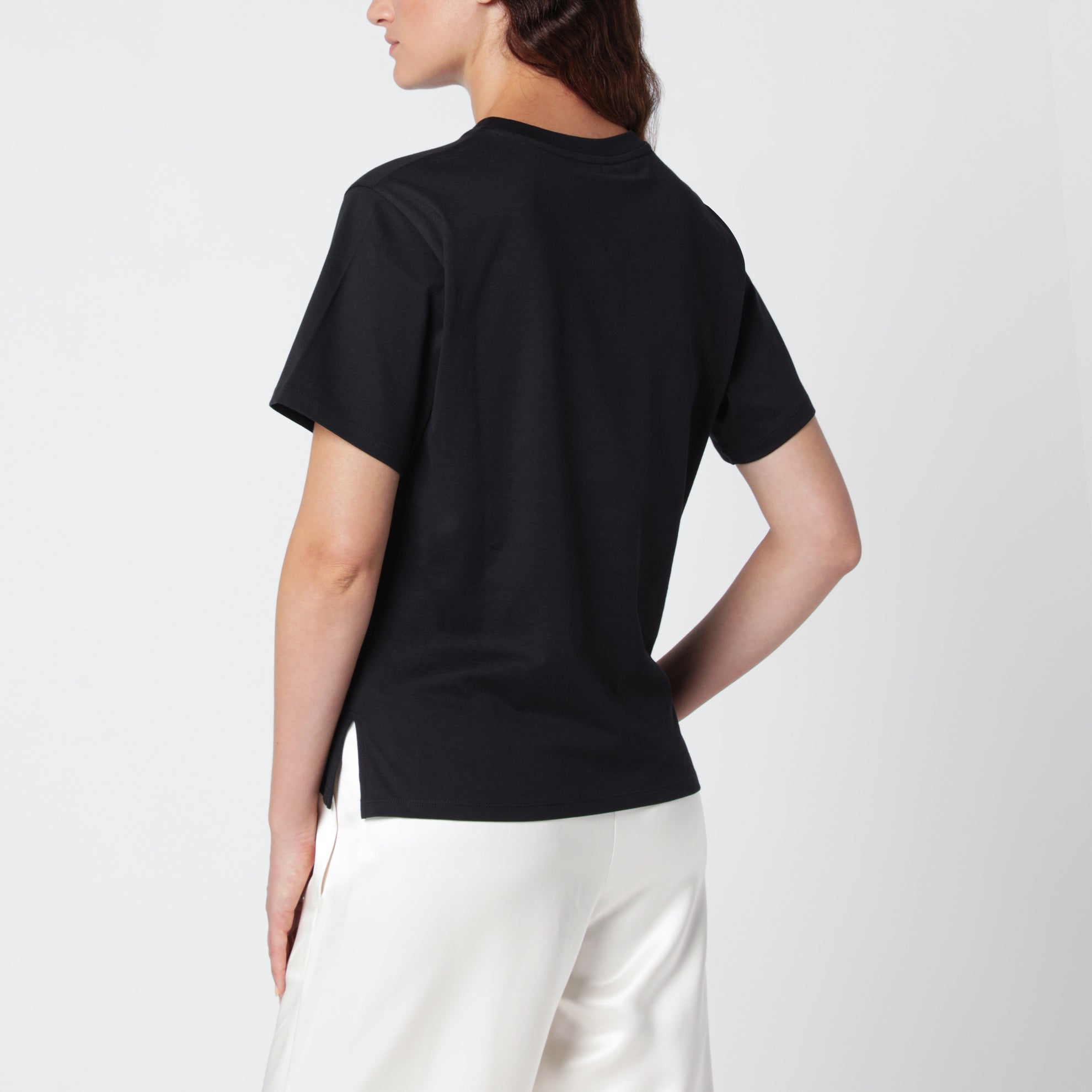 T-shirt nera in cotone con ricamo logo
