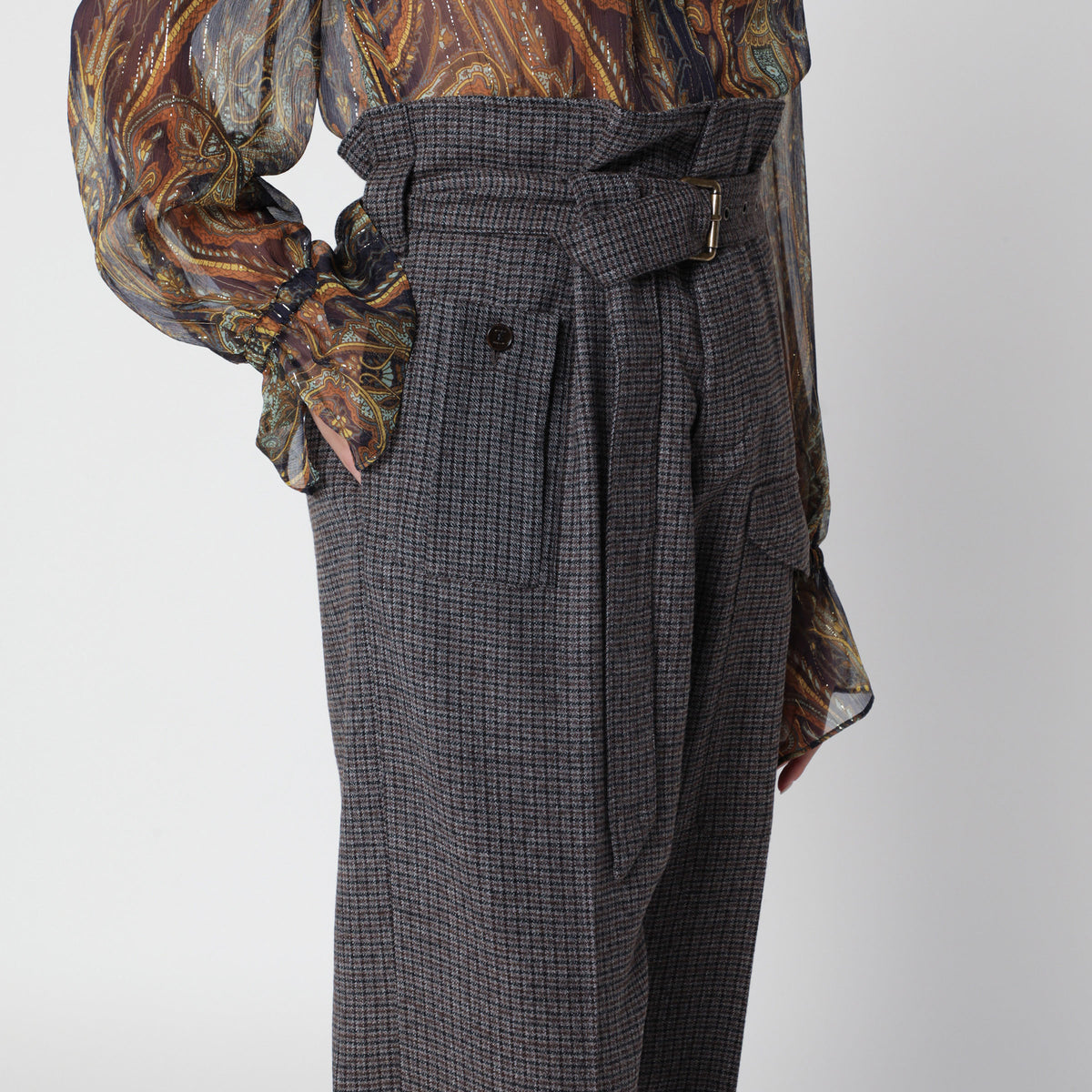 Pantalon plissé en laine grise taille haute