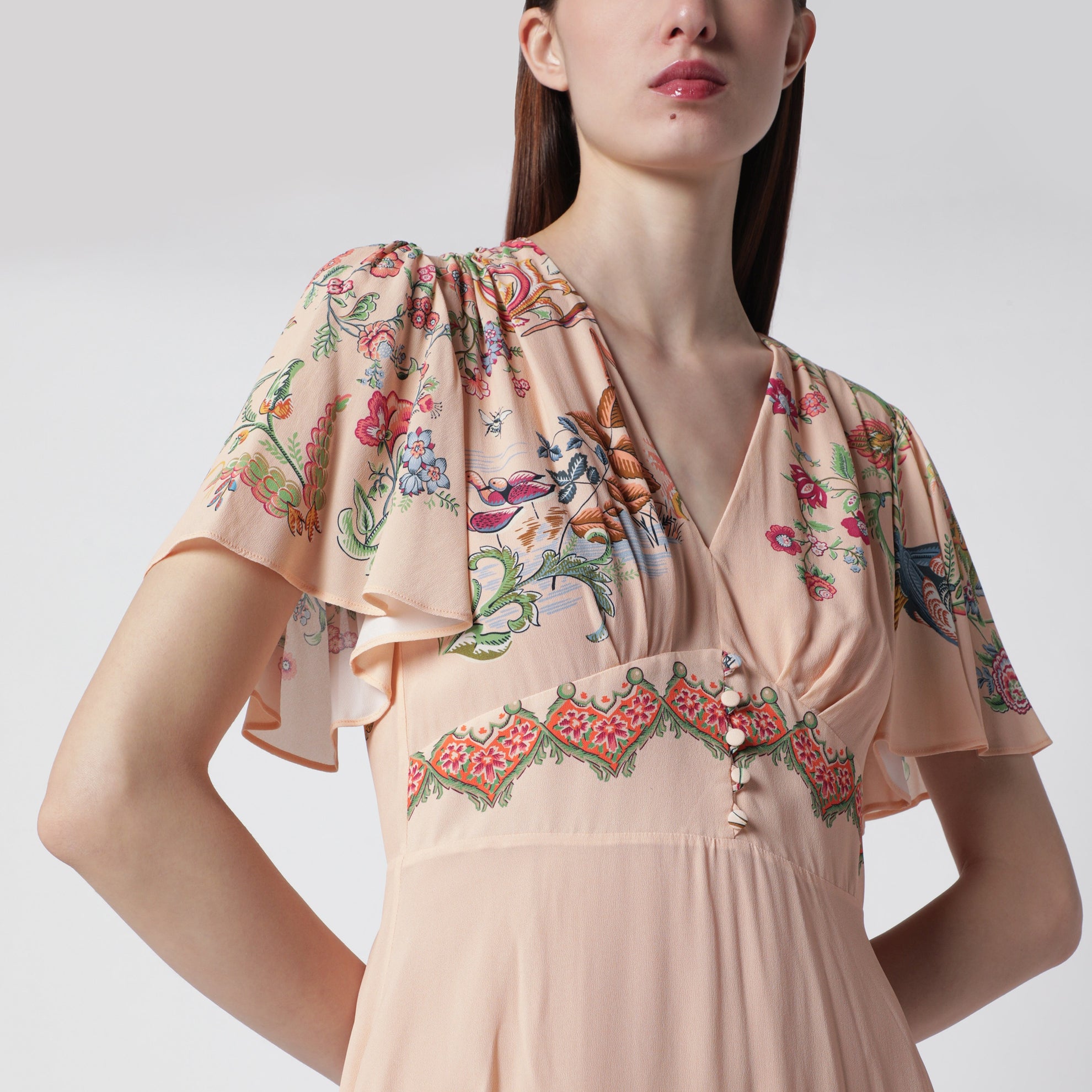 Langes Kleid in Puderrosa mit floralem Print
