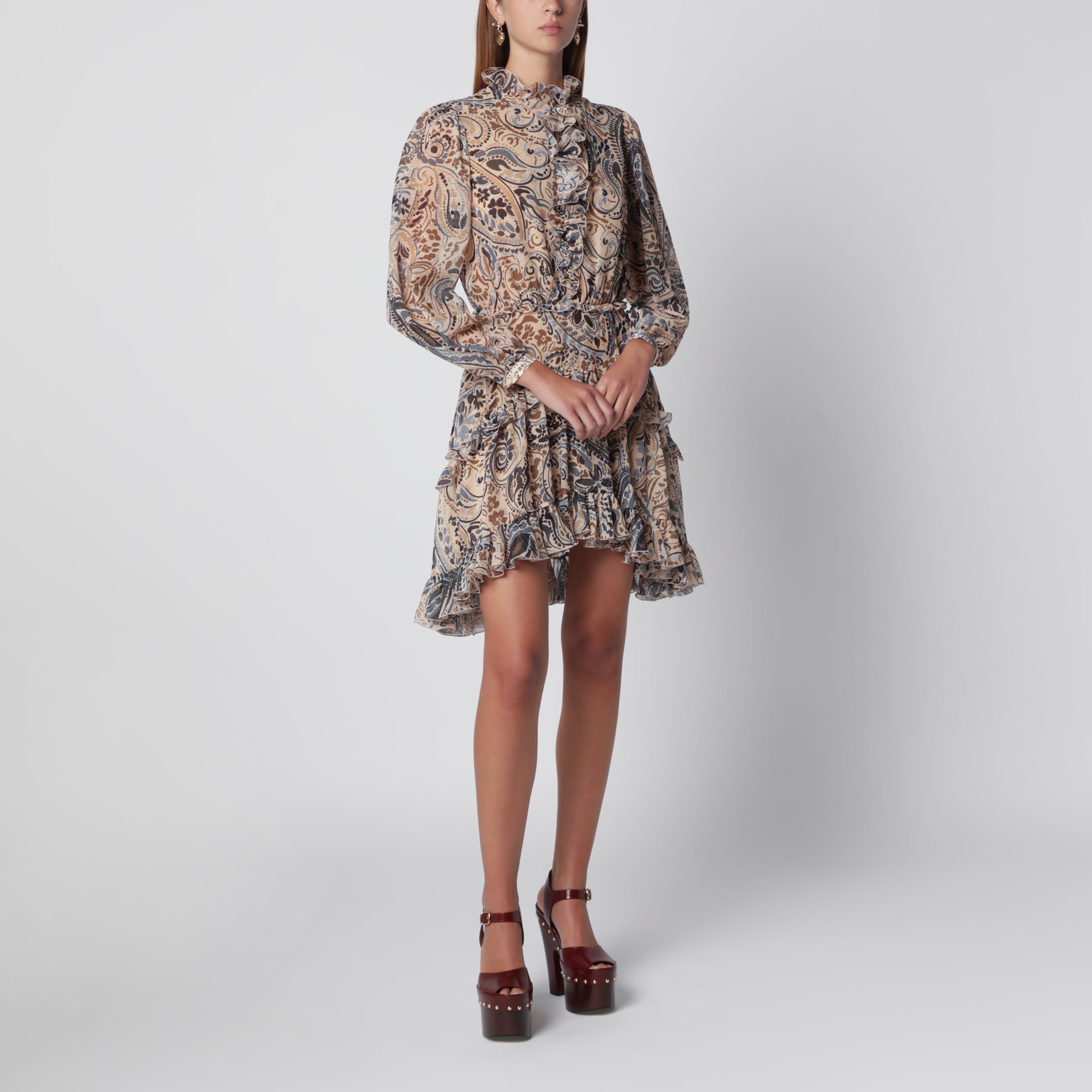 Beiges Kleid mit Volants und mehrfarbigem Print