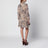 Beiges Kleid mit Volants und mehrfarbigem Print