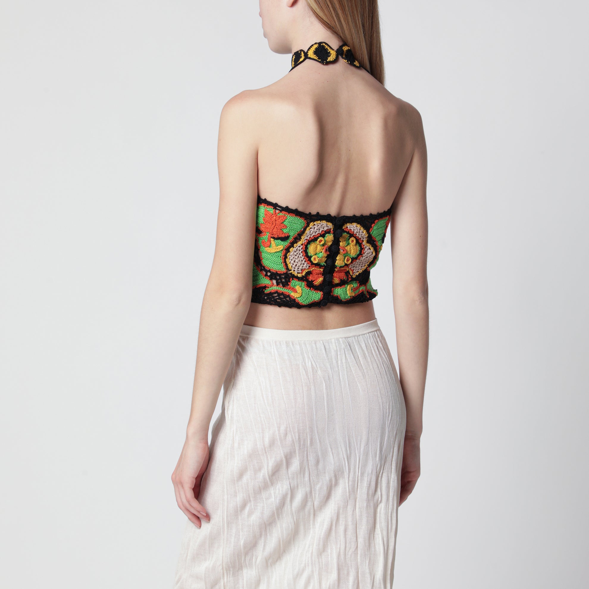 Top court à motif floral effet crochet