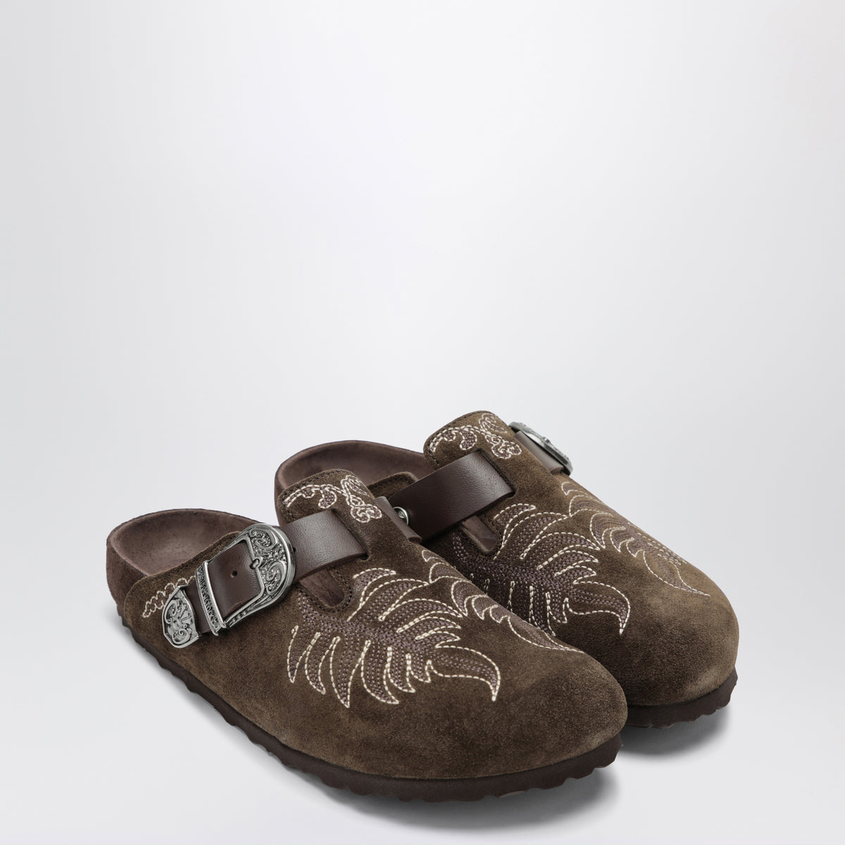 Sabot Boston en daim brodé marron