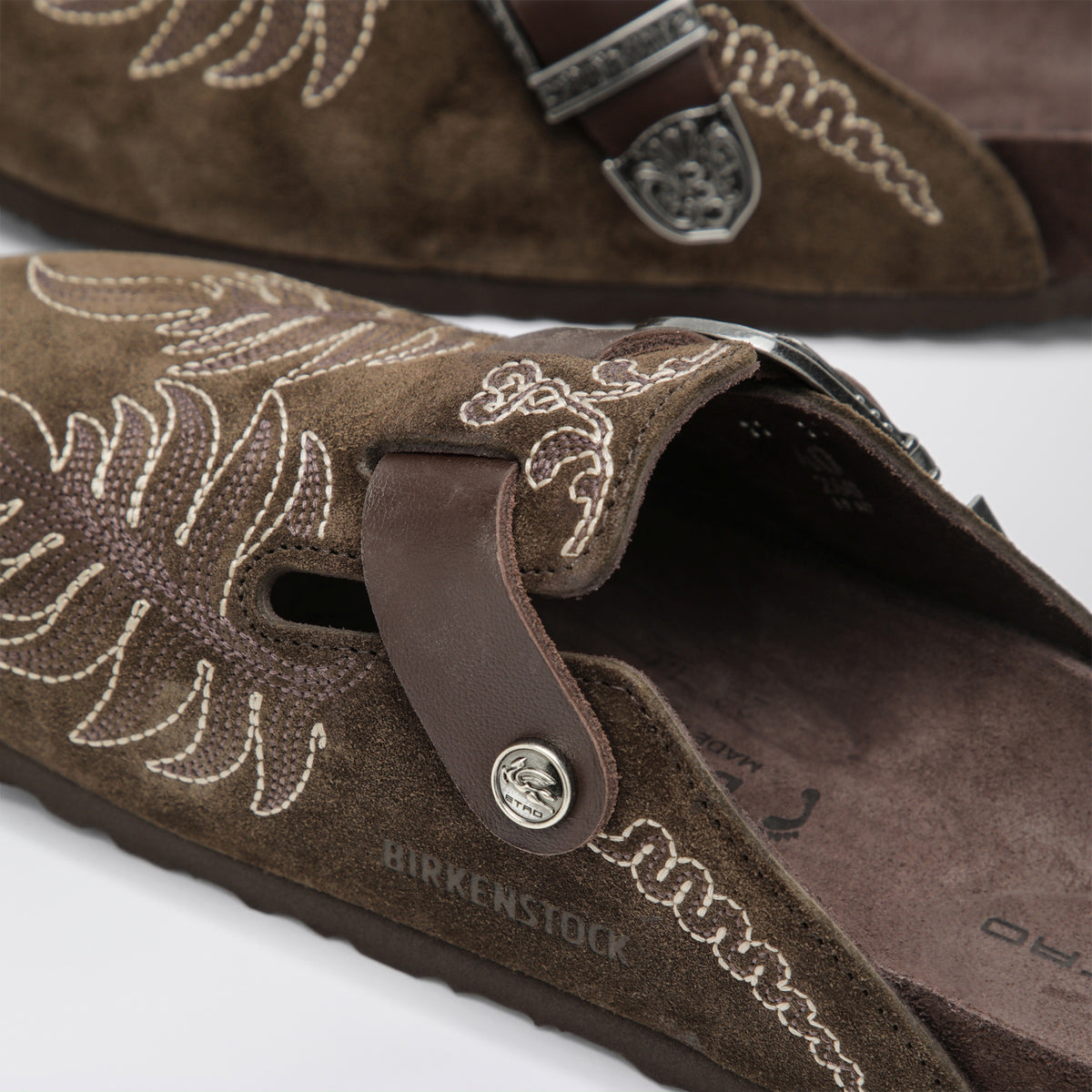 Sabot Boston en daim brodé marron