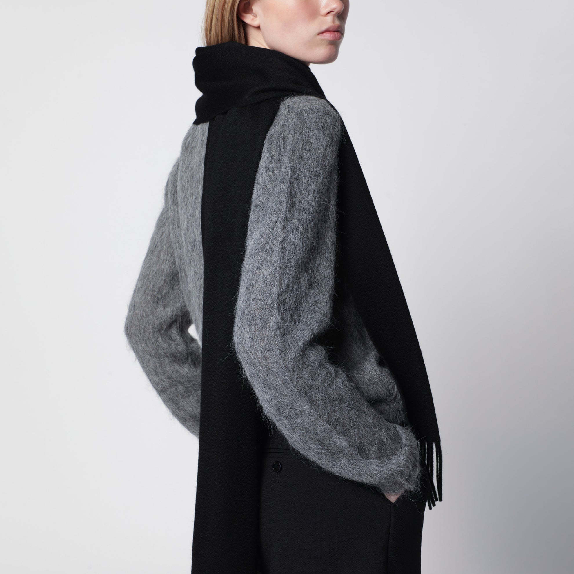 Stola in cachemire con ricamo Monogram nera