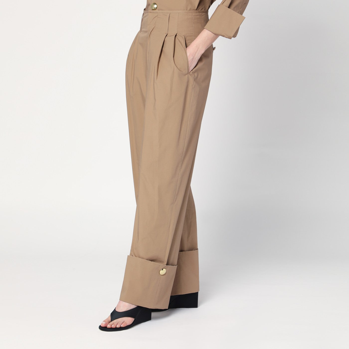 Pantaloni color cammello con risvolto