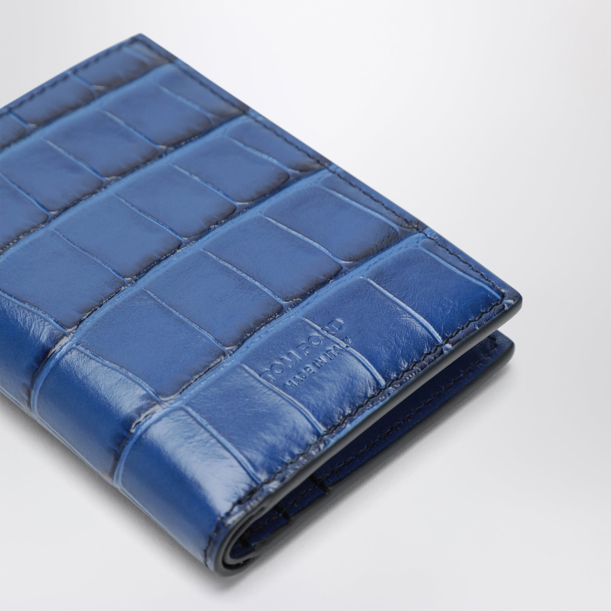 Book-style card holder in glossy crocodile-effect leather