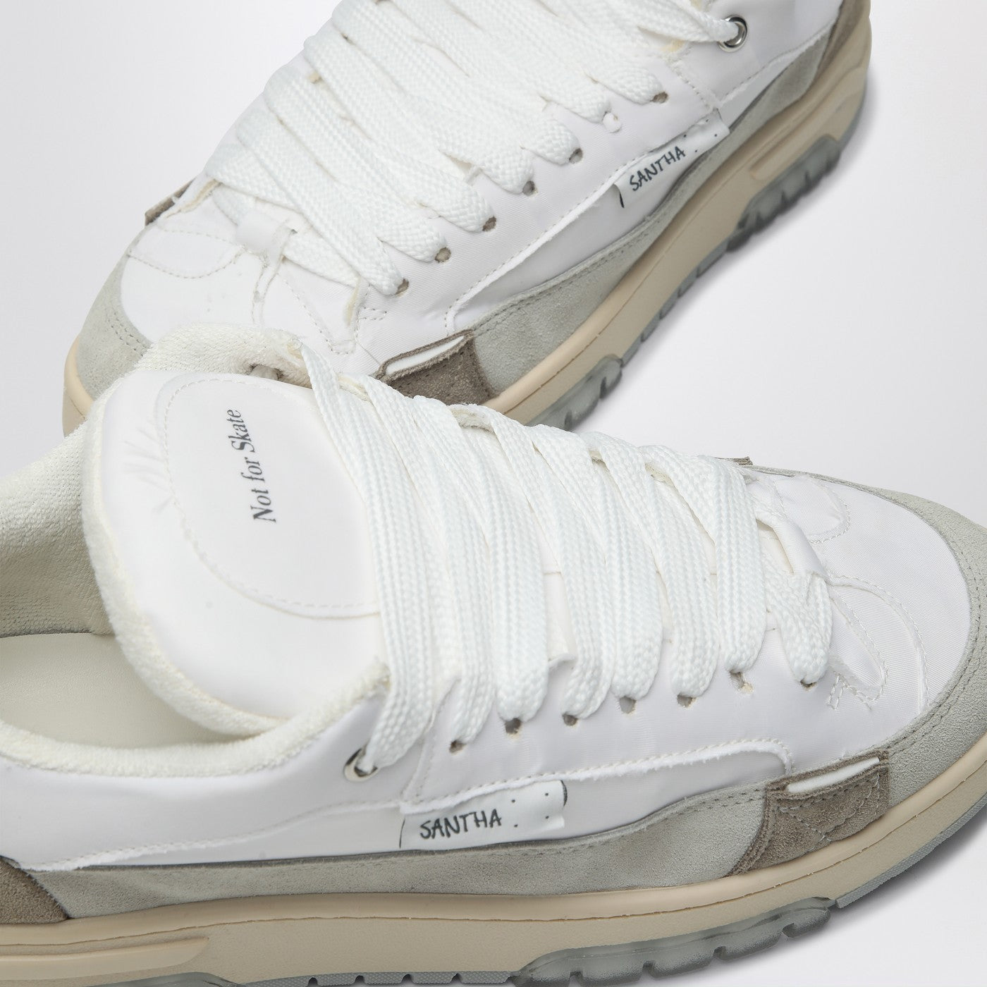 Chaussure de sport à blocs de couleur blanc/gris